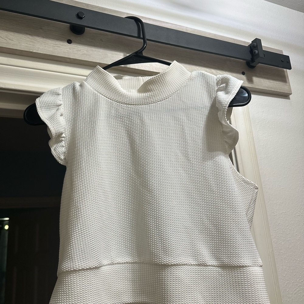 SHEIN White Textured Crop Top